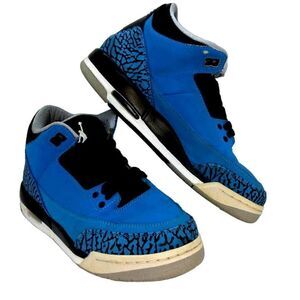 Nike Air Jordan 3 Boys Pre-owned Powder Blue w/Black Sneakers - sz. 5 1/2Y